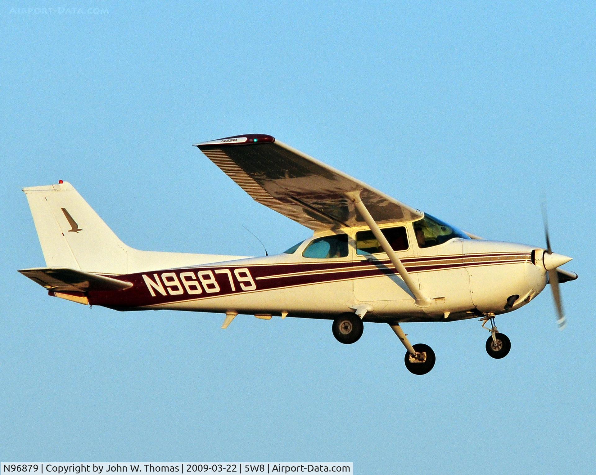 N96879, 1984 Cessna 172P C/N 17276127, Departing runway 22