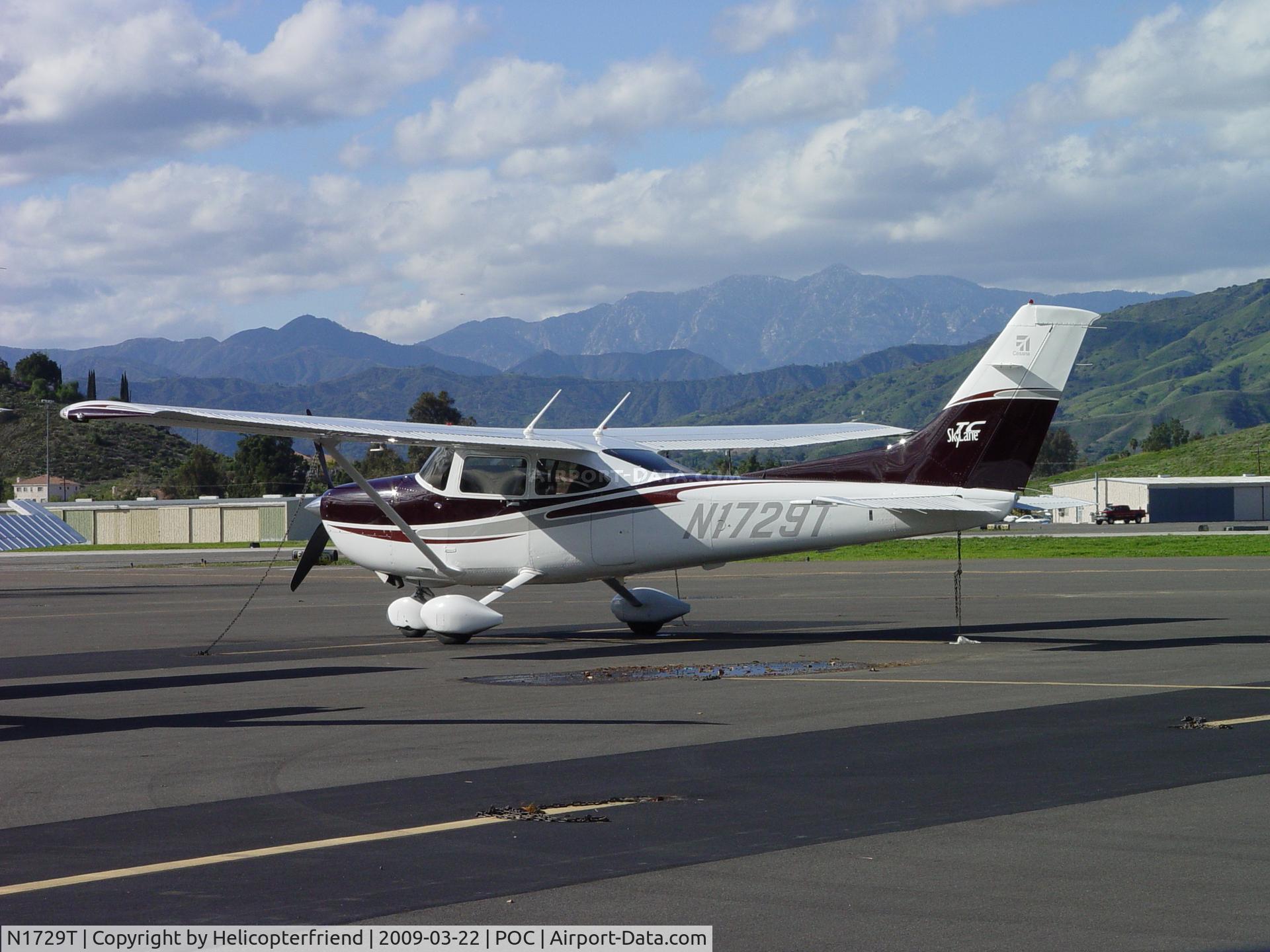N1729T, 2004 Cessna T182T Turbo Skylane C/N T18208304, Parked in transient at Brackett