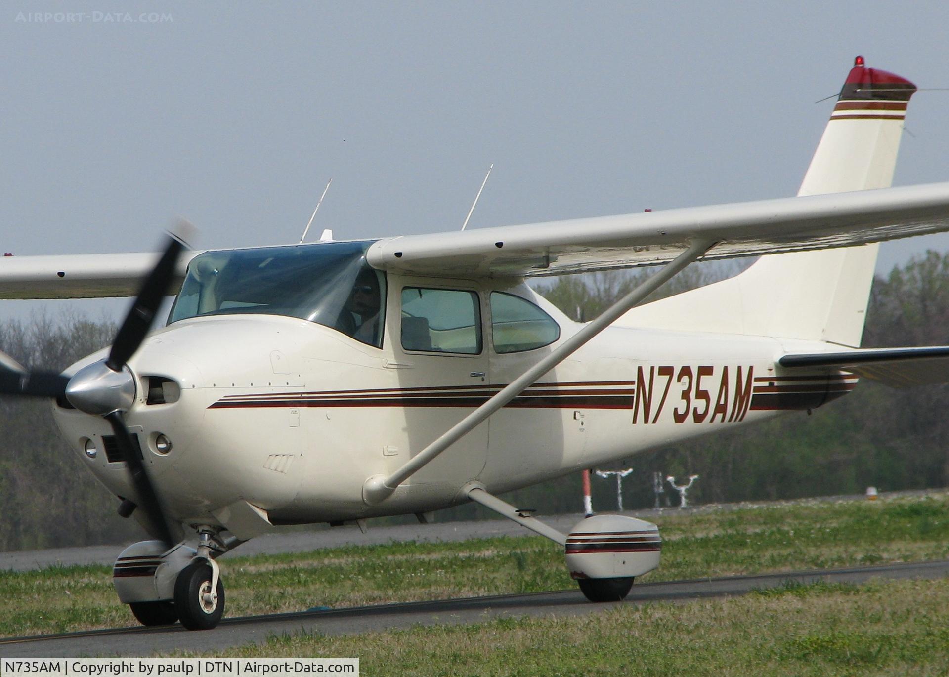 N735AM, 1976 Cessna 182Q Skylane C/N 18265271, Taxiing at the Shreveport Downtown airport.