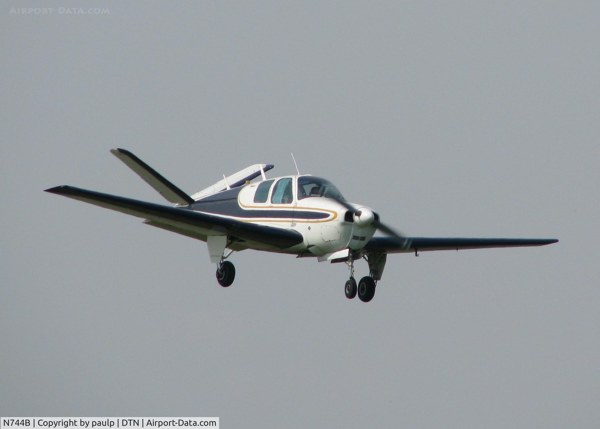 N744B, 1948 Beech A35 Bonanza C/N D-1750, Final for 14 at Downtown Shreveport.