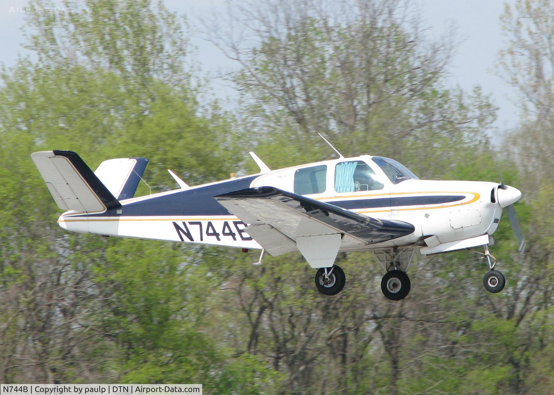 N744B, 1948 Beech A35 Bonanza C/N D-1750, About to touch down on runway 14 at the Downtown Shreveport airport.