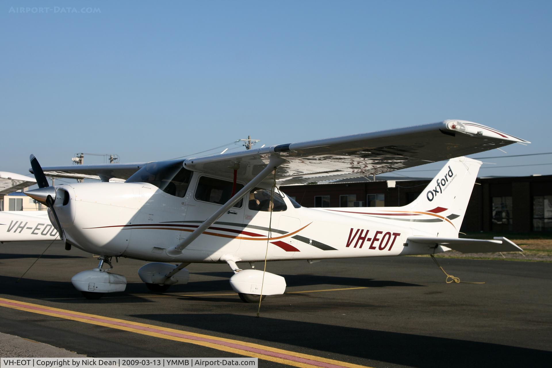 VH-EOT, 2006 Cessna 172S SP C/N 172S10317, YMMB