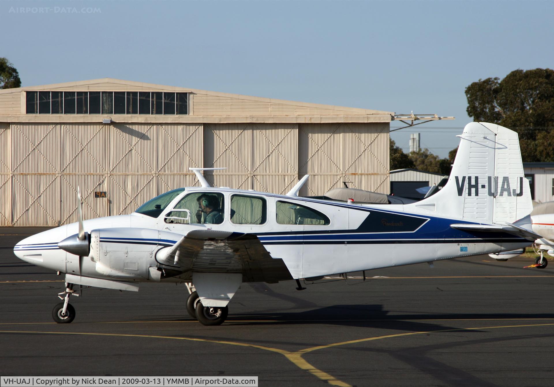 VH-UAJ, 1968 Beech E95 C/N TD-712, YMMB