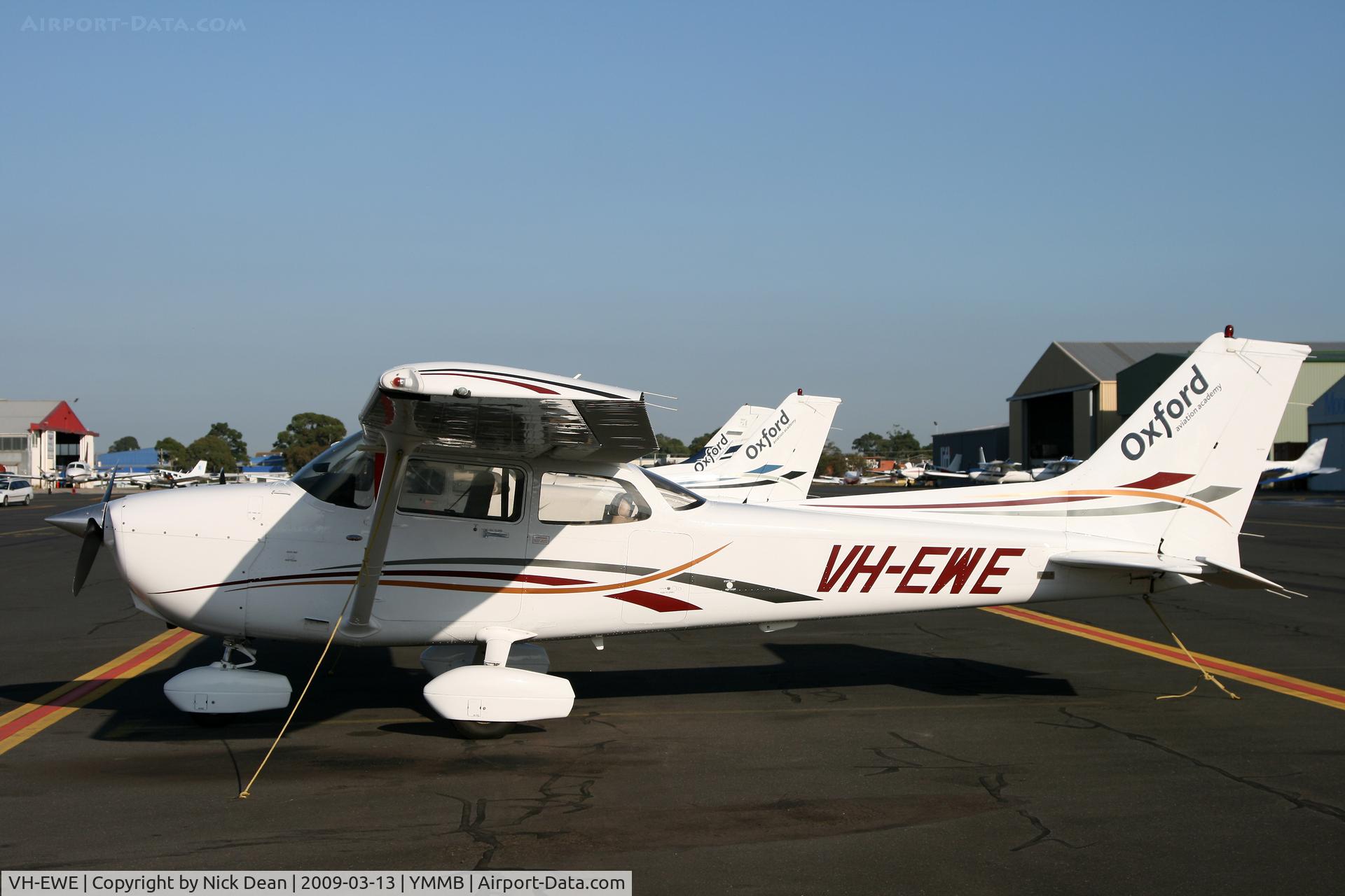 VH-EWE, Cessna 172S SP C/N 172S10361, YMMB