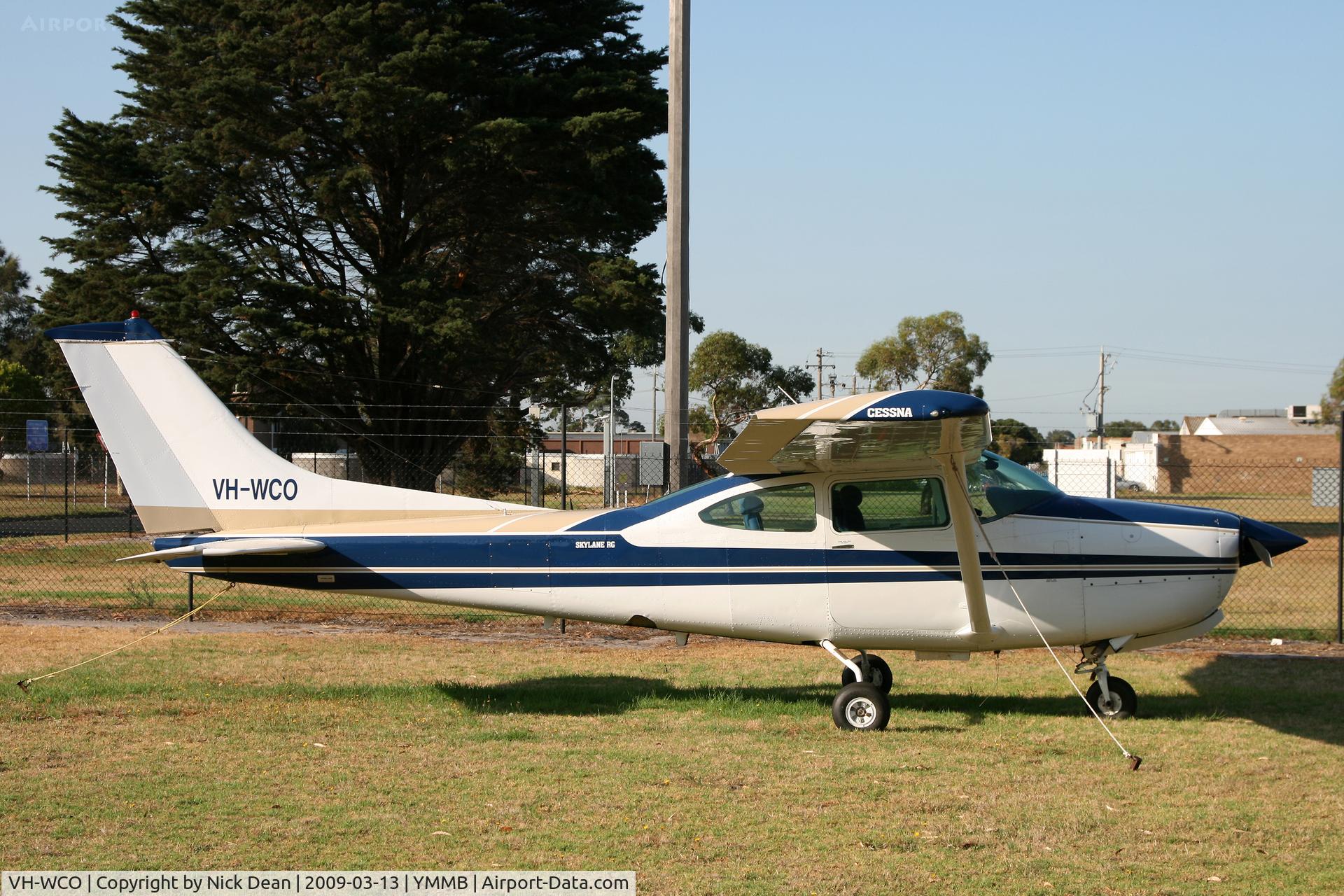 VH-WCO, 1980 Cessna R182 Skylane RG C/N R18201501, YMMB