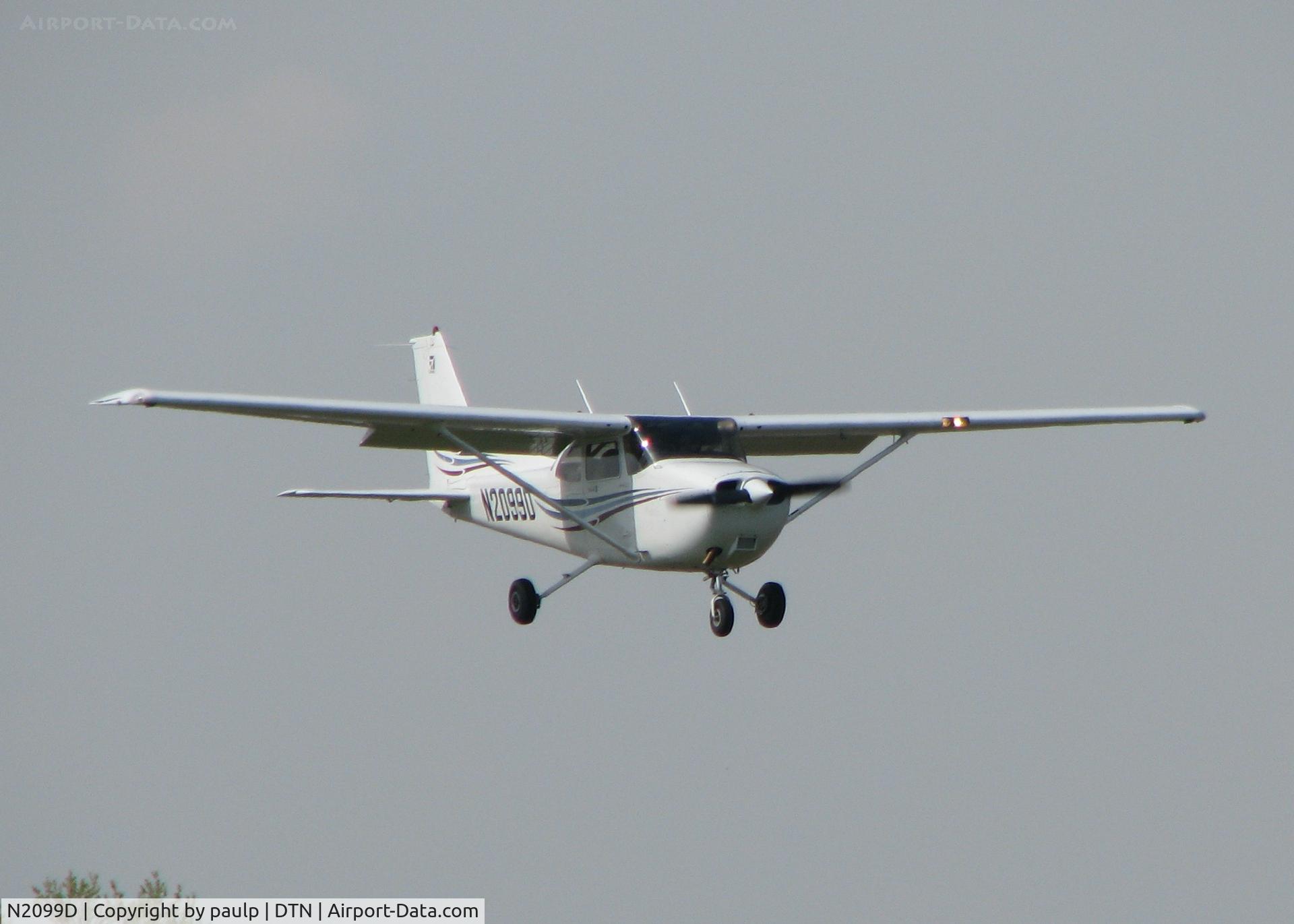 N2099D, 2004 Cessna 172R C/N 17281204, Landing on 14 at Downtown Shreveport.