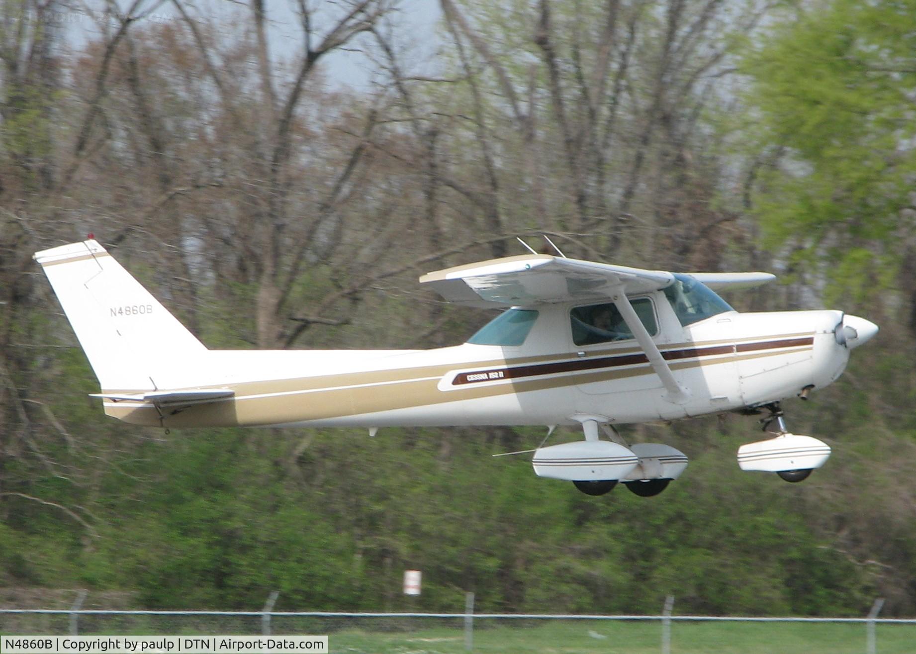 N4860B, 1979 Cessna 152 C/N 15283678, About to touch down on runway 14 at the Shreveport Downtown airport.