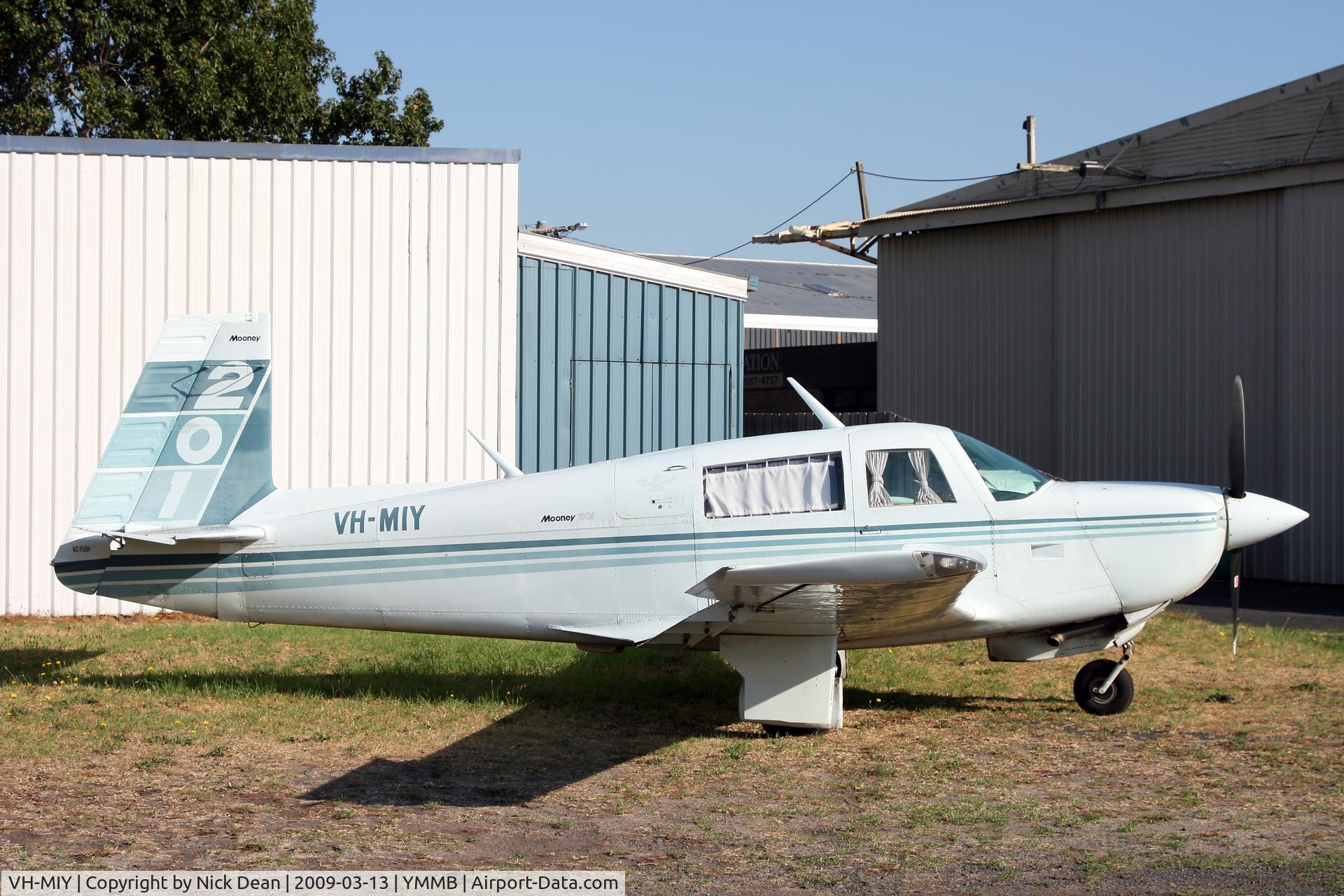 VH-MIY, 1981 Mooney M20J 201 C/N 24-1077, YMMB