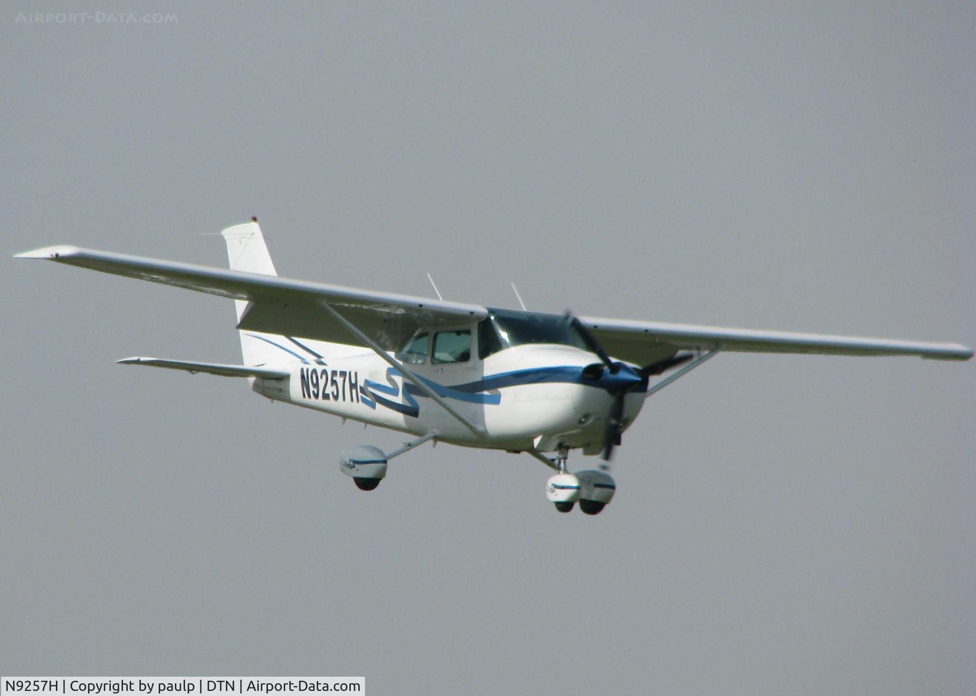 N9257H, 1981 Cessna T182 Skylane C/N 18267928, Landing on 14 at Downtown Shreveport.