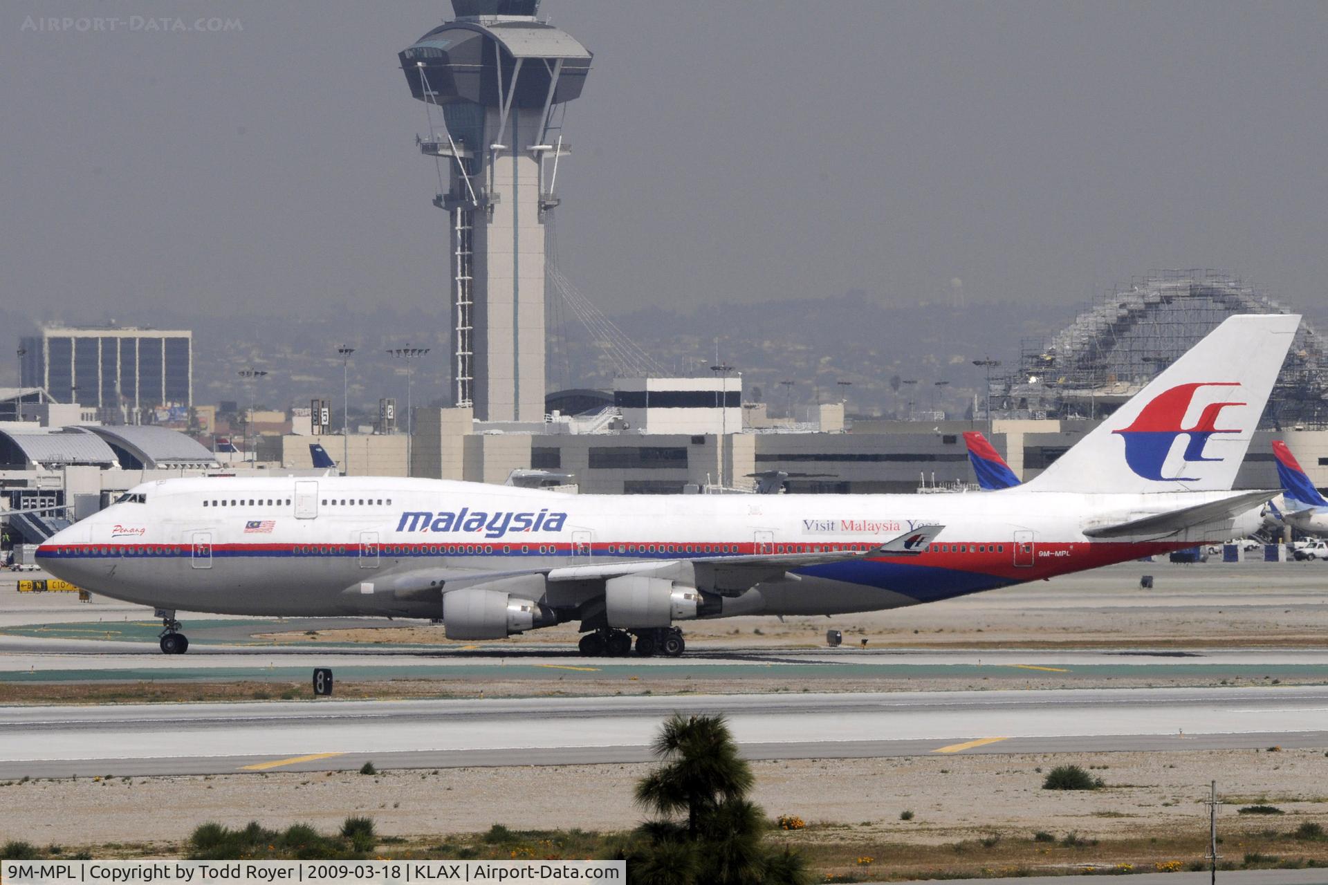 9M-MPL, 1998 Boeing 747-4H6 C/N 28428, Taxi to gate