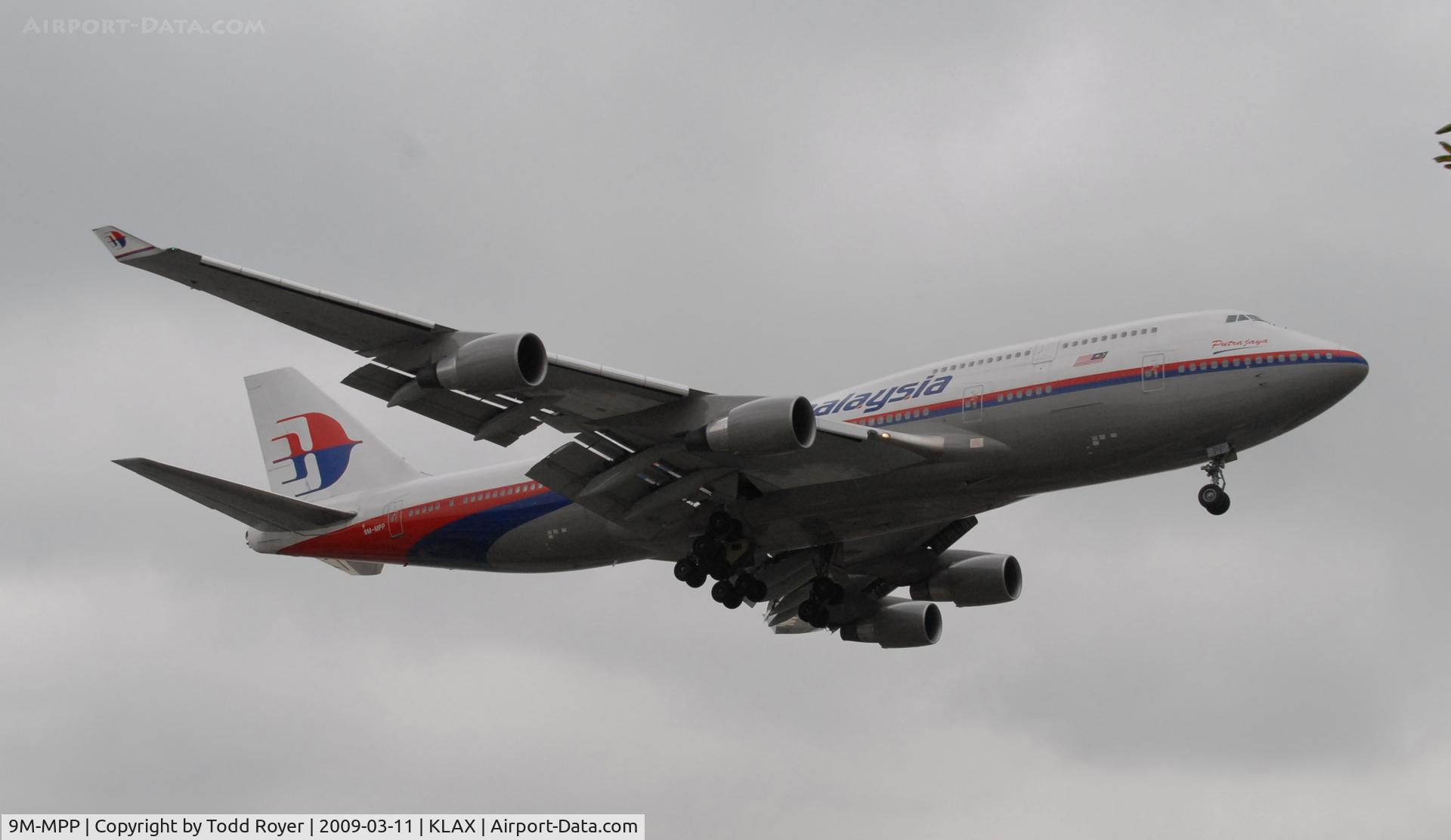 9M-MPP, 2002 Boeing 747-4H6 C/N 29900, Landing 24R at LAX