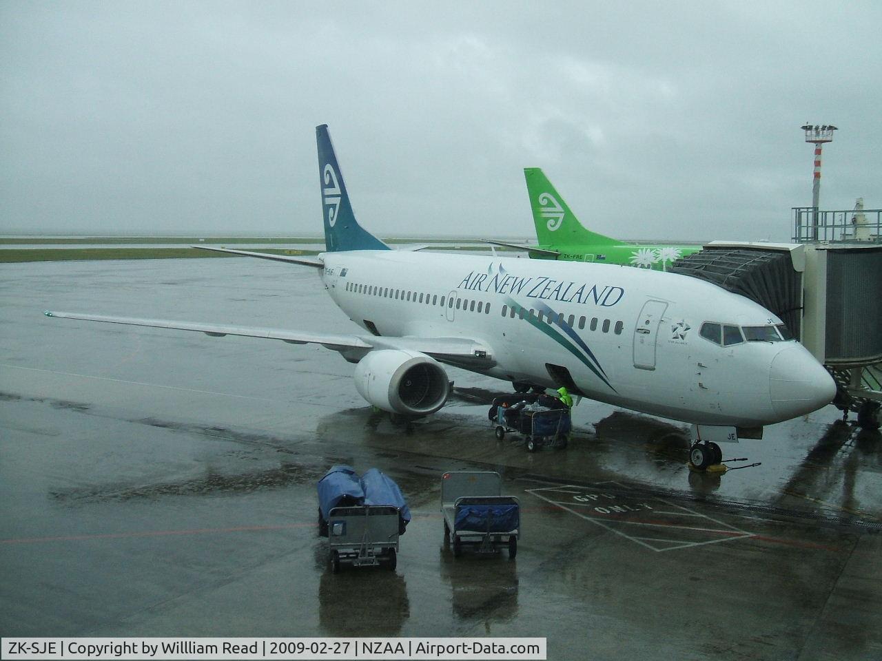 ZK-SJE, 1995 Boeing 737-3K2 C/N 27635, Parked up in Auckland just after arrival