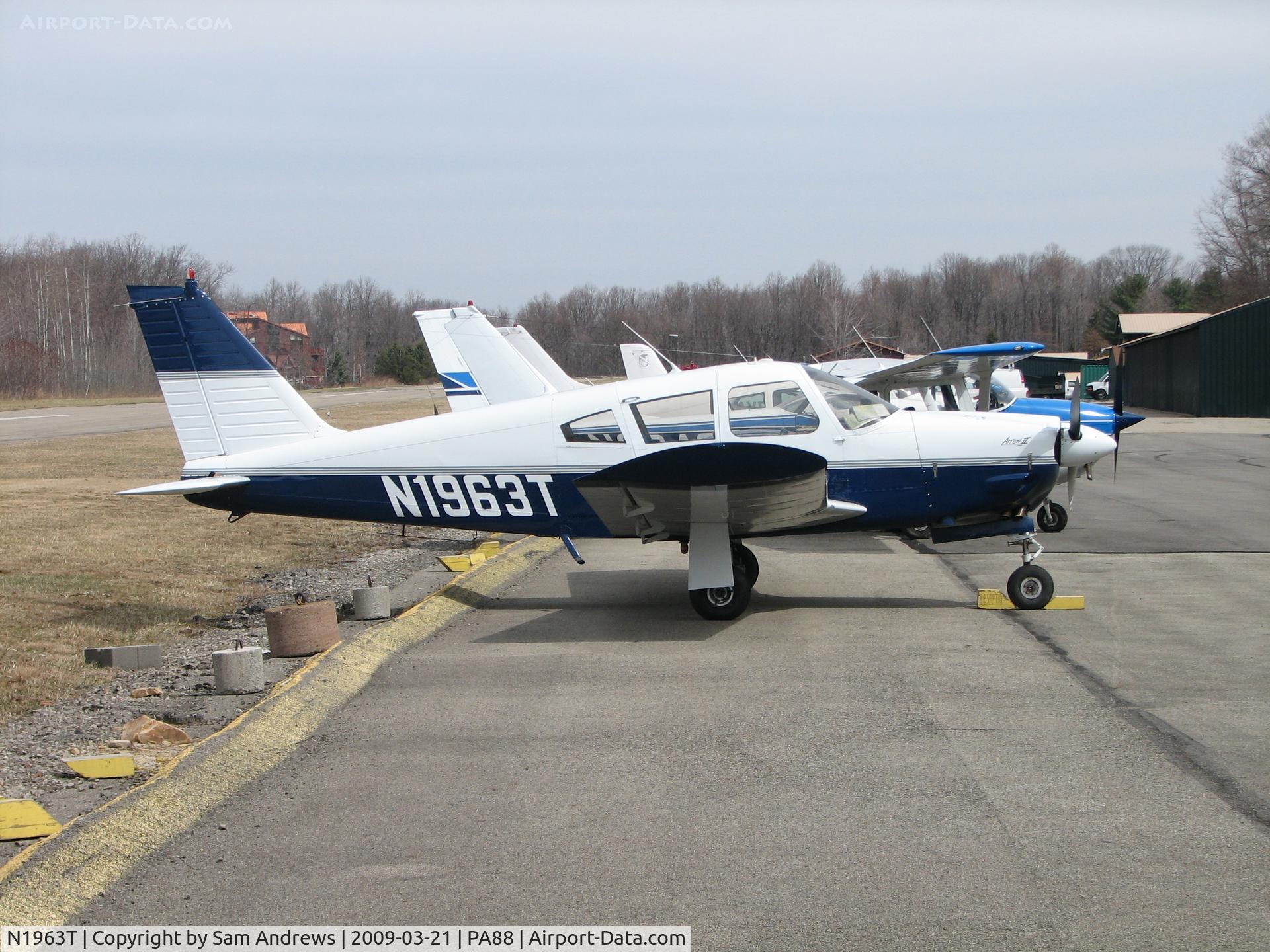 N1963T, 1971 Piper PA-28R-200 C/N 28R-7135192, Sitting on the ramp at Nemacolin Resort (PA88).  If you haven't been there you should go.  It's a nice place.  The plane is registered to a pretty nice Flying Club near Pittsburg.  I added their web site here.