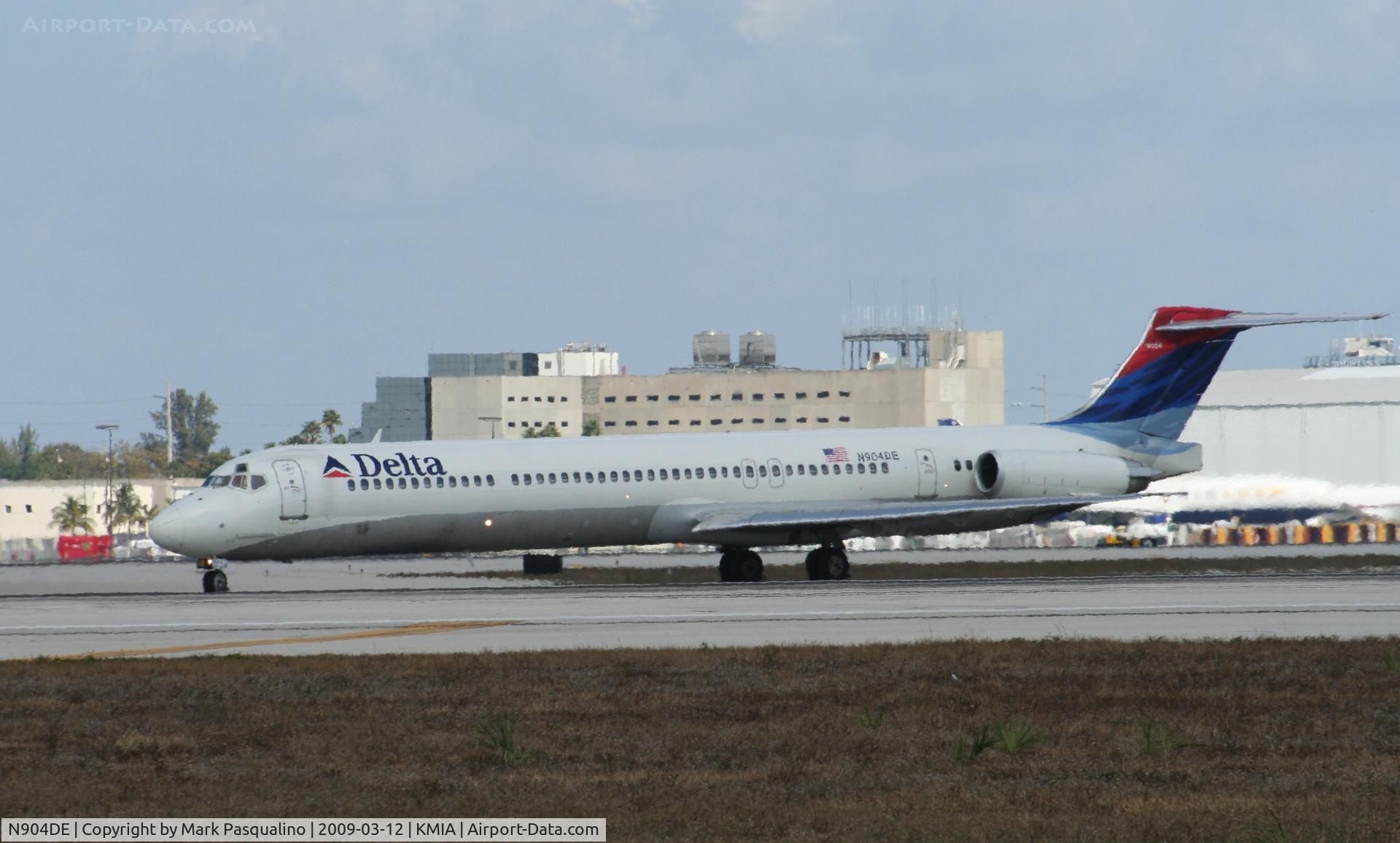 N904DE, 1992 McDonnell Douglas MD-88 C/N 53409, MD-88