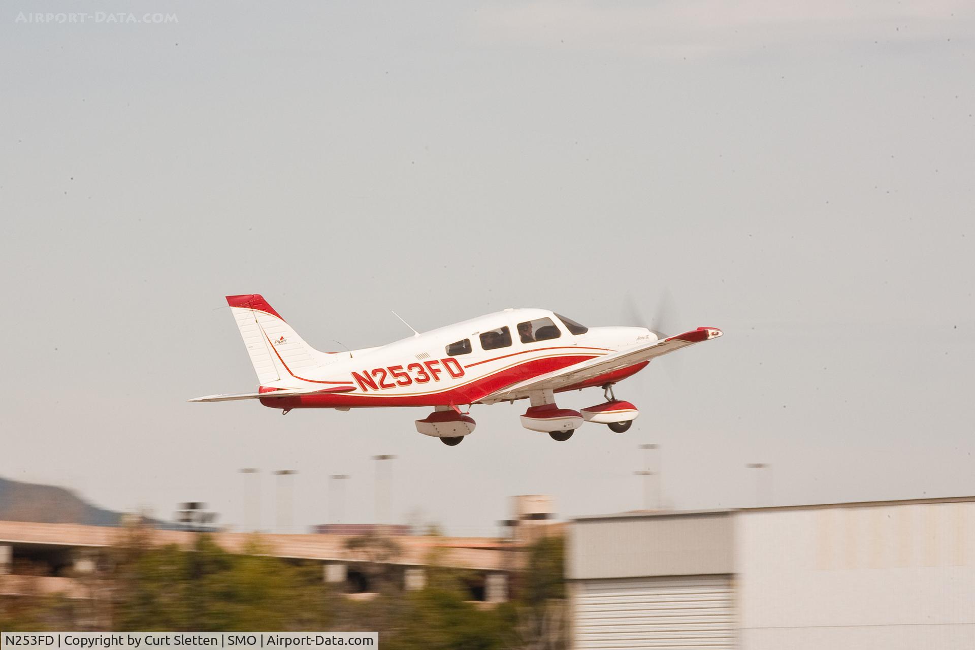 N253FD, Piper PA-28-181 Archer III C/N 2843321, Taking off at SMO