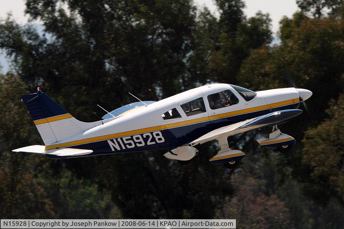 N15928, 1973 Piper PA-28-180 C/N 28-7305187, Departing KPAO
