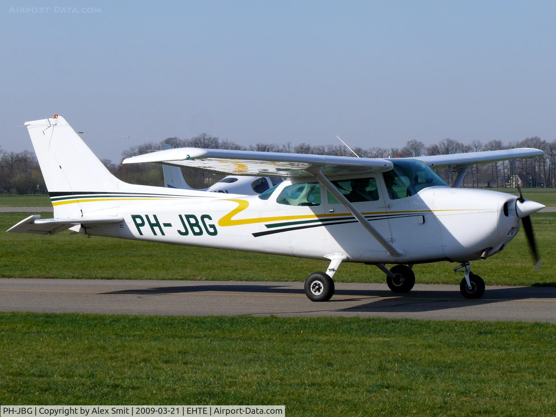 PH-JBG, 1980 Reims F172P C/N 2072, Cessna CF172P Skyhawk II PH-JBG Oordt Ballooning