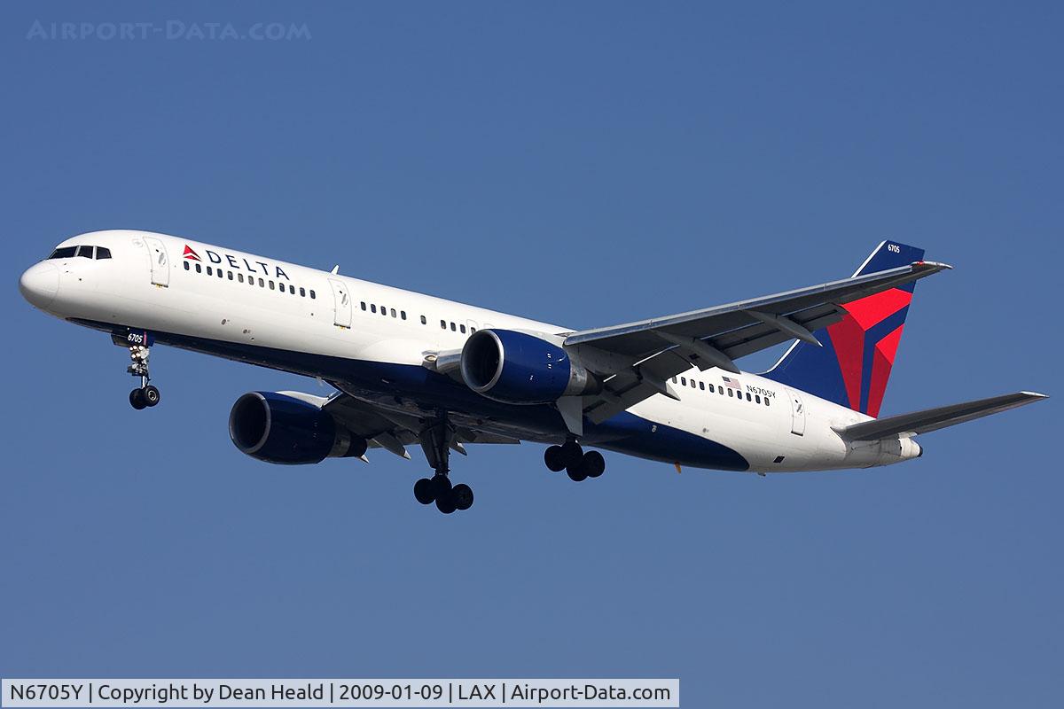 N6705Y, 2000 Boeing 757-232 C/N 30397, Delta Air Lines N6705Y (FLT DAL2083) from Hartsfield-Jackson Atlanta Int'l (KATL) on short-final to RWY 25L.