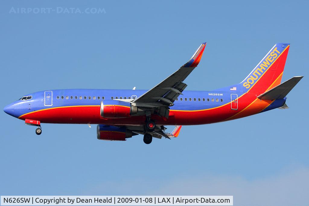 N626SW, 1996 Boeing 737-3H4 C/N 27702, Southwest Airlines N626SW (FLT SWA2539) from El Paso Int'l (KELP) on short-final to RWY 25L.