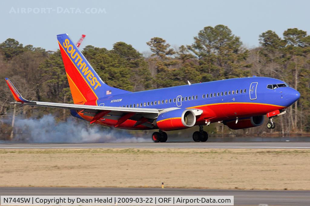 N744SW, 1999 Boeing 737-7H4 C/N 29490, Southwest Airlines N744SW (FLT SWA1321) from Baltimore/Washington Int'l (KBWI) landing on RWY 23.