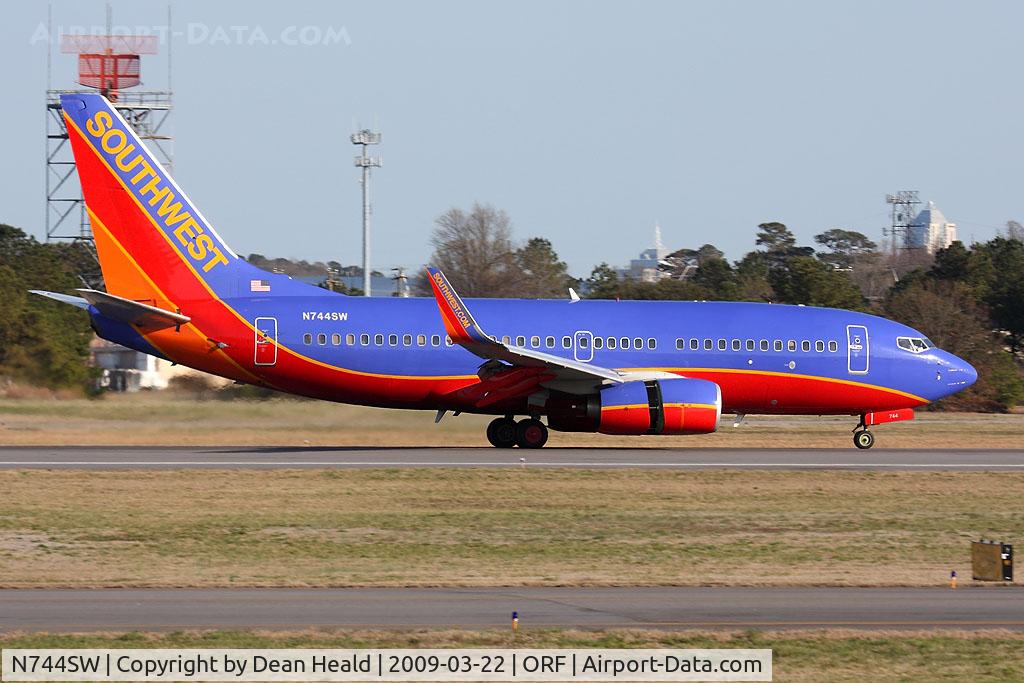 N744SW, 1999 Boeing 737-7H4 C/N 29490, Southwest Airlines N744SW (FLT SWA1321) from Baltimore/Washington Int'l (KBWI) rolling out on RWY 23 after landing.