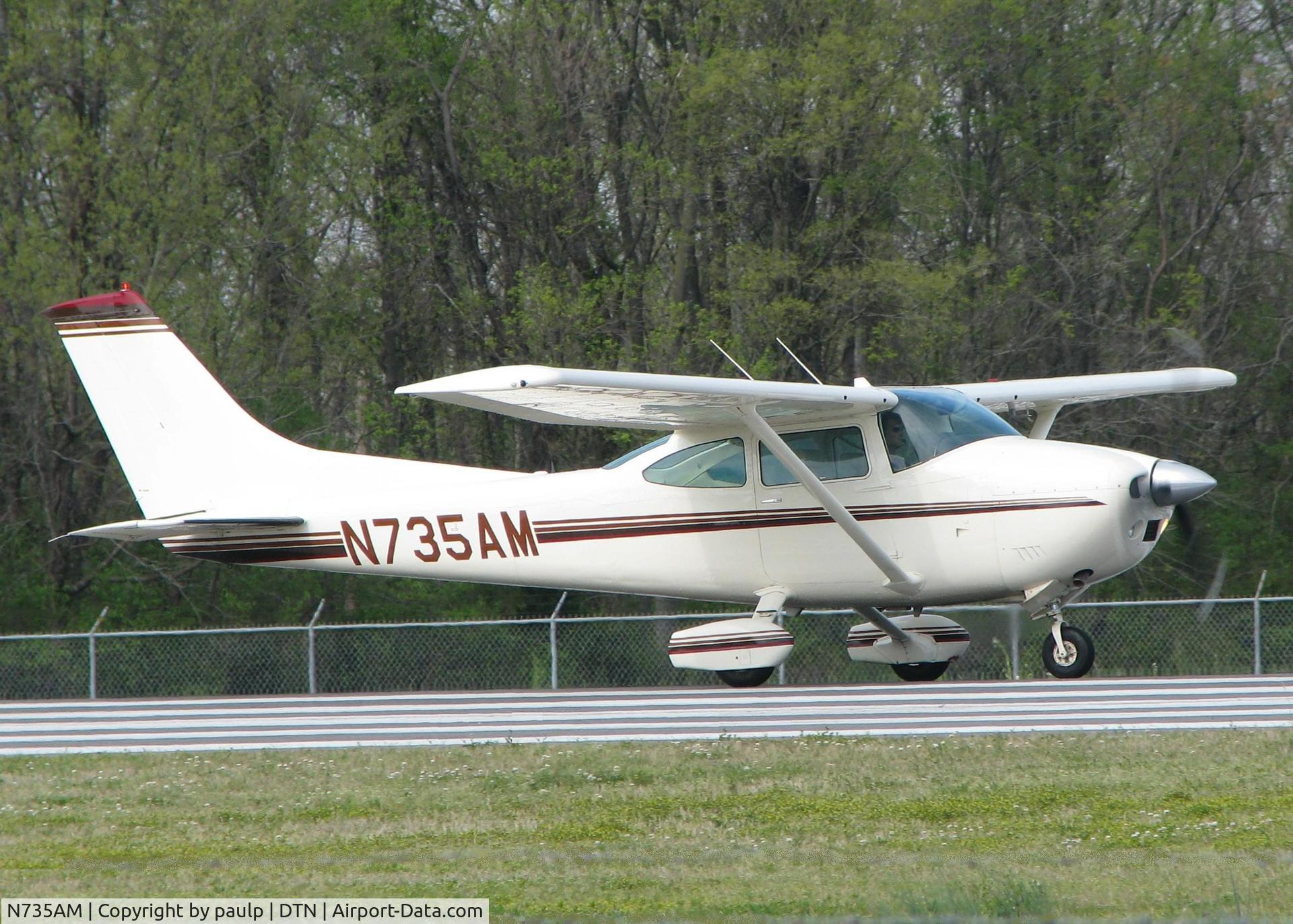 N735AM, 1976 Cessna 182Q Skylane C/N 18265271, Starting to roll on runway 14 at the Shreveport Downtown airport.