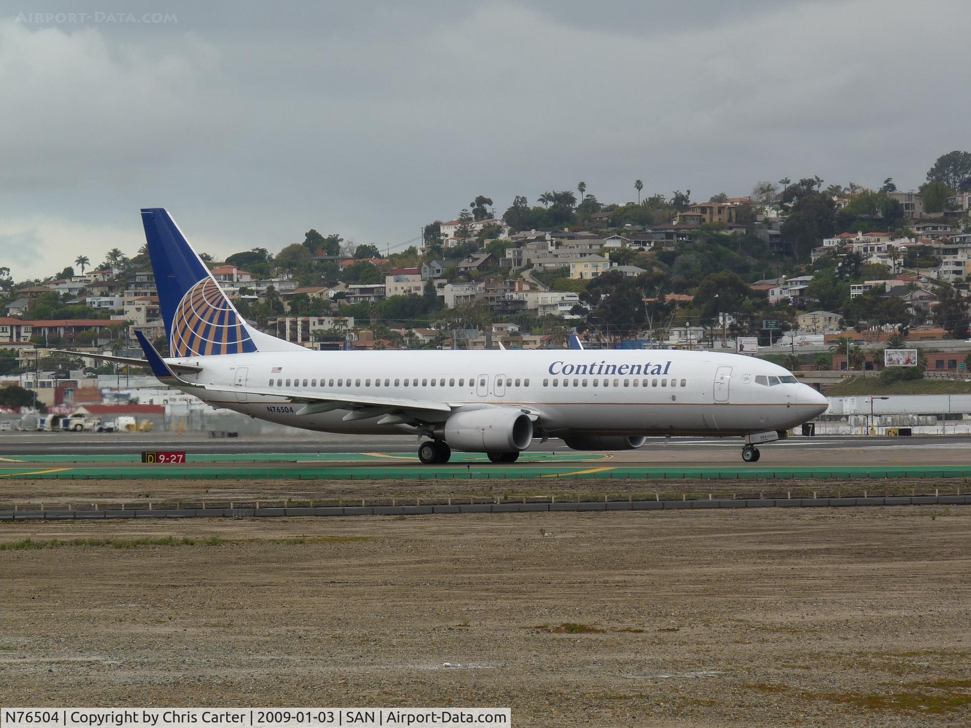 N76504, 2006 Boeing 737-824 C/N 31604, Continental jet departing for either Houston or Newark.