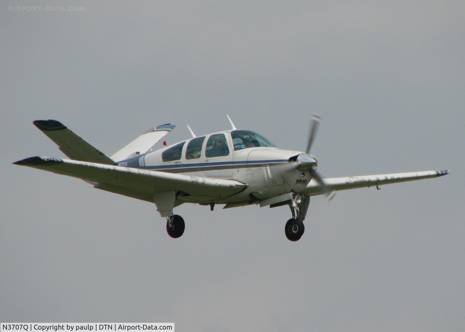 N3707Q, 1966 Beech V35 Bonanza C/N D-8368, Landing on 14 at Downtown Shreveport.