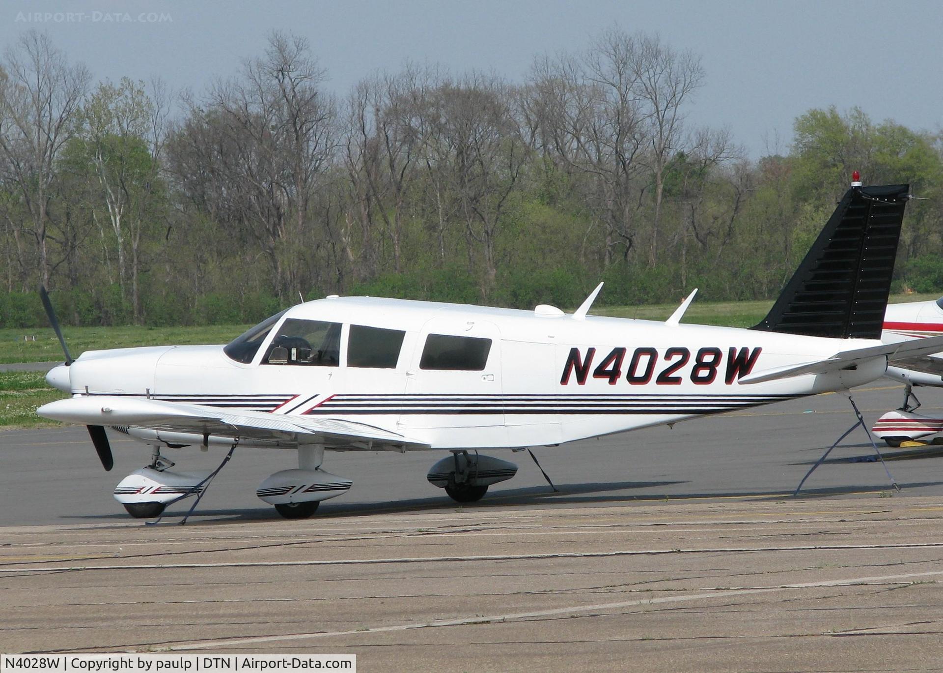 N4028W, 1966 Piper PA-32-300 Cherokee Six Cherokee Six C/N 32-40045, Parked at the Shreveport Downtown airport.