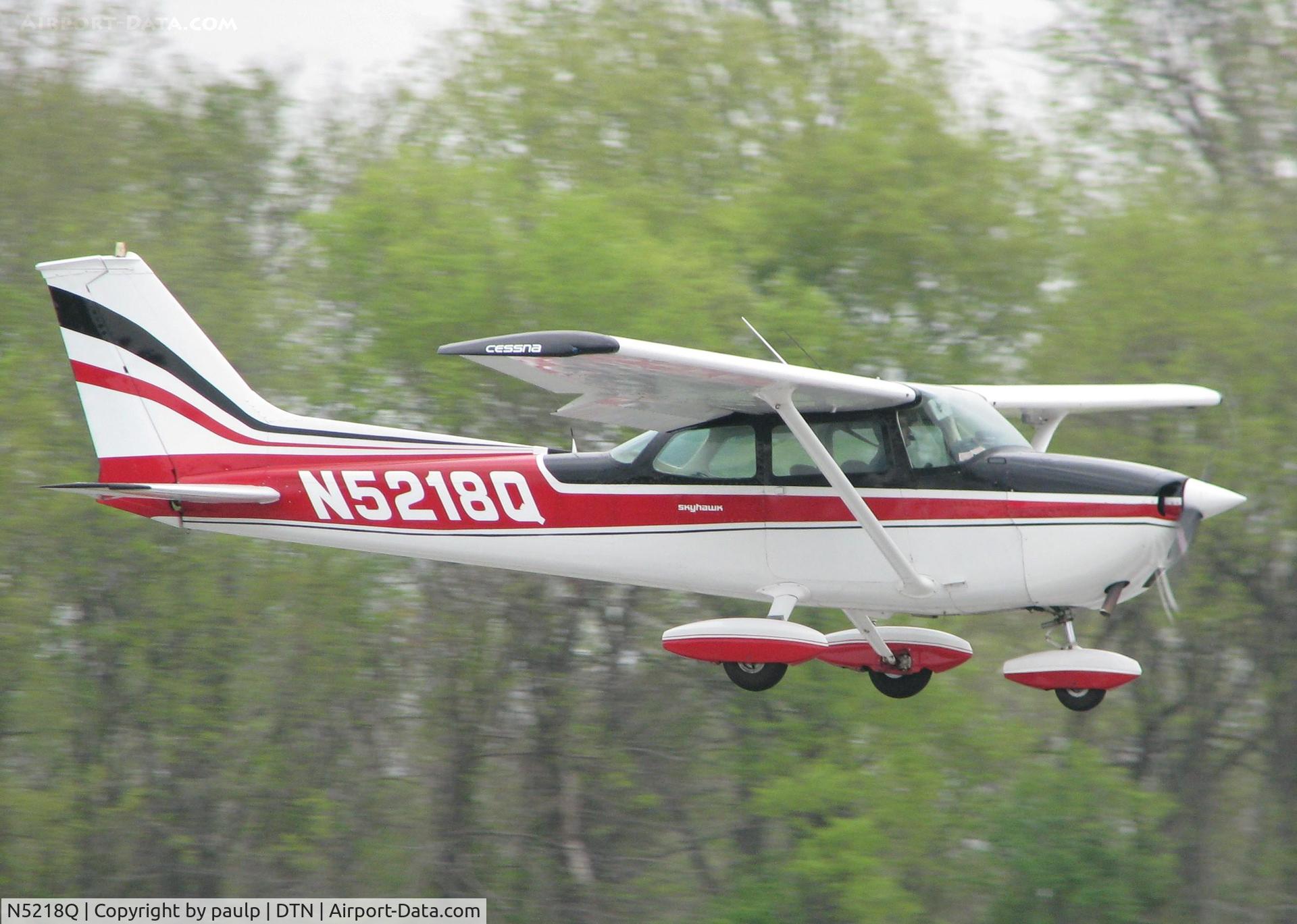N5218Q, 1973 Cessna 172M C/N 17261773, Landing on runway 14 at the Shreveport Downtown airport.