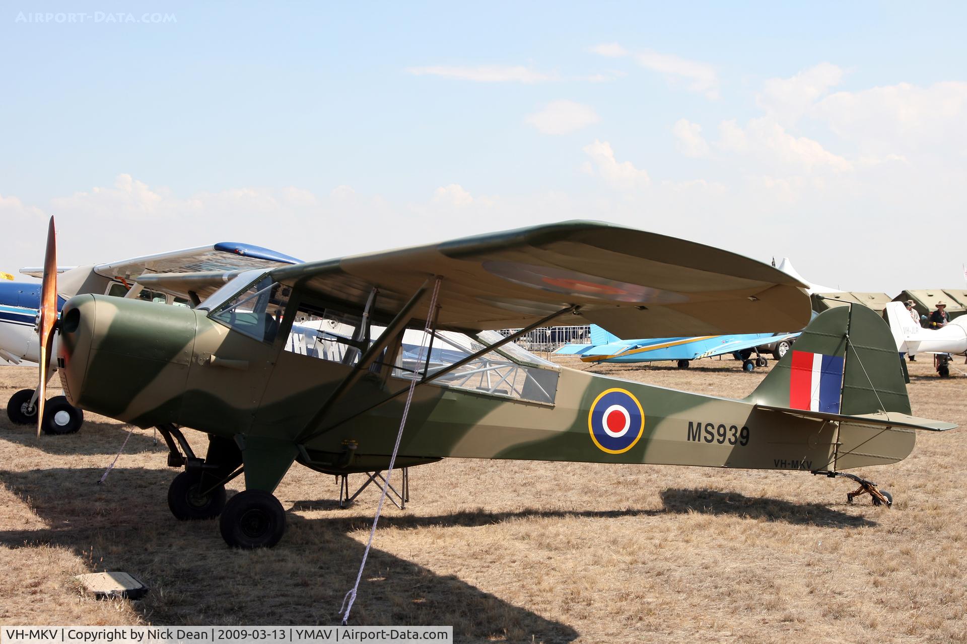 VH-MKV, 1945 Taylorcraft G Auster 4 C/N 804, YMAV