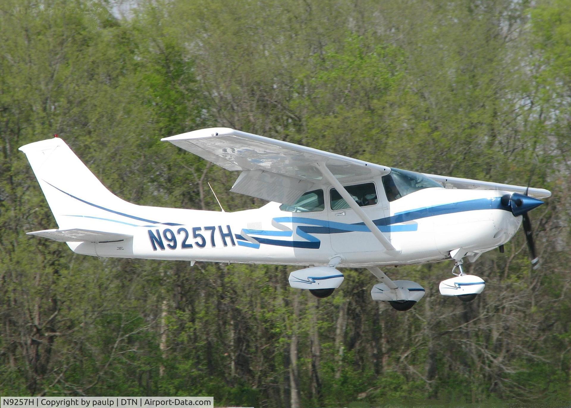 N9257H, 1981 Cessna T182 Skylane C/N 18267928, Landing on runway 14 at Downtown Shreveport.