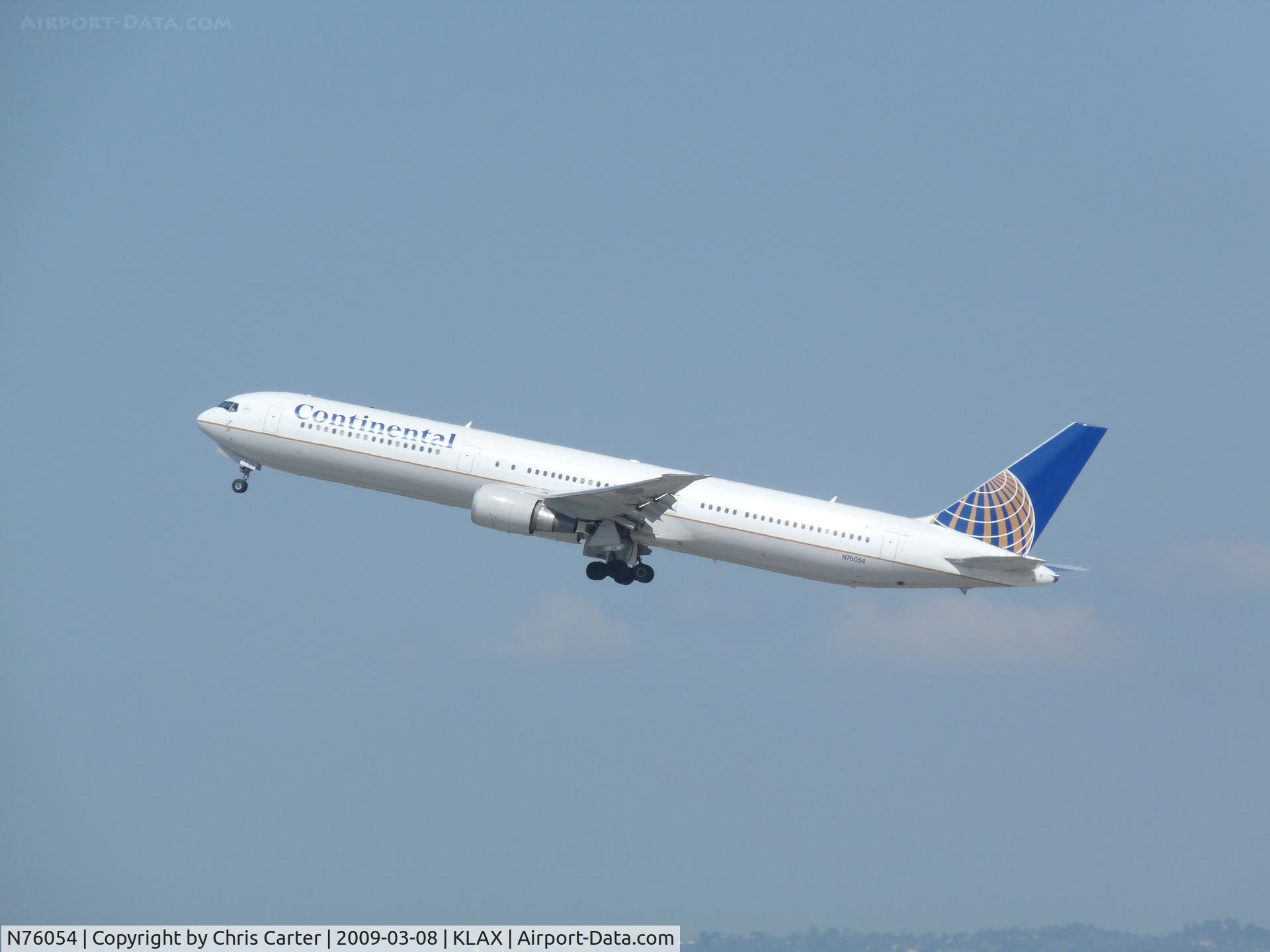 N76054, 2000 Boeing 767-424/ER C/N 29449, Continental heavy jet departing for Houston.