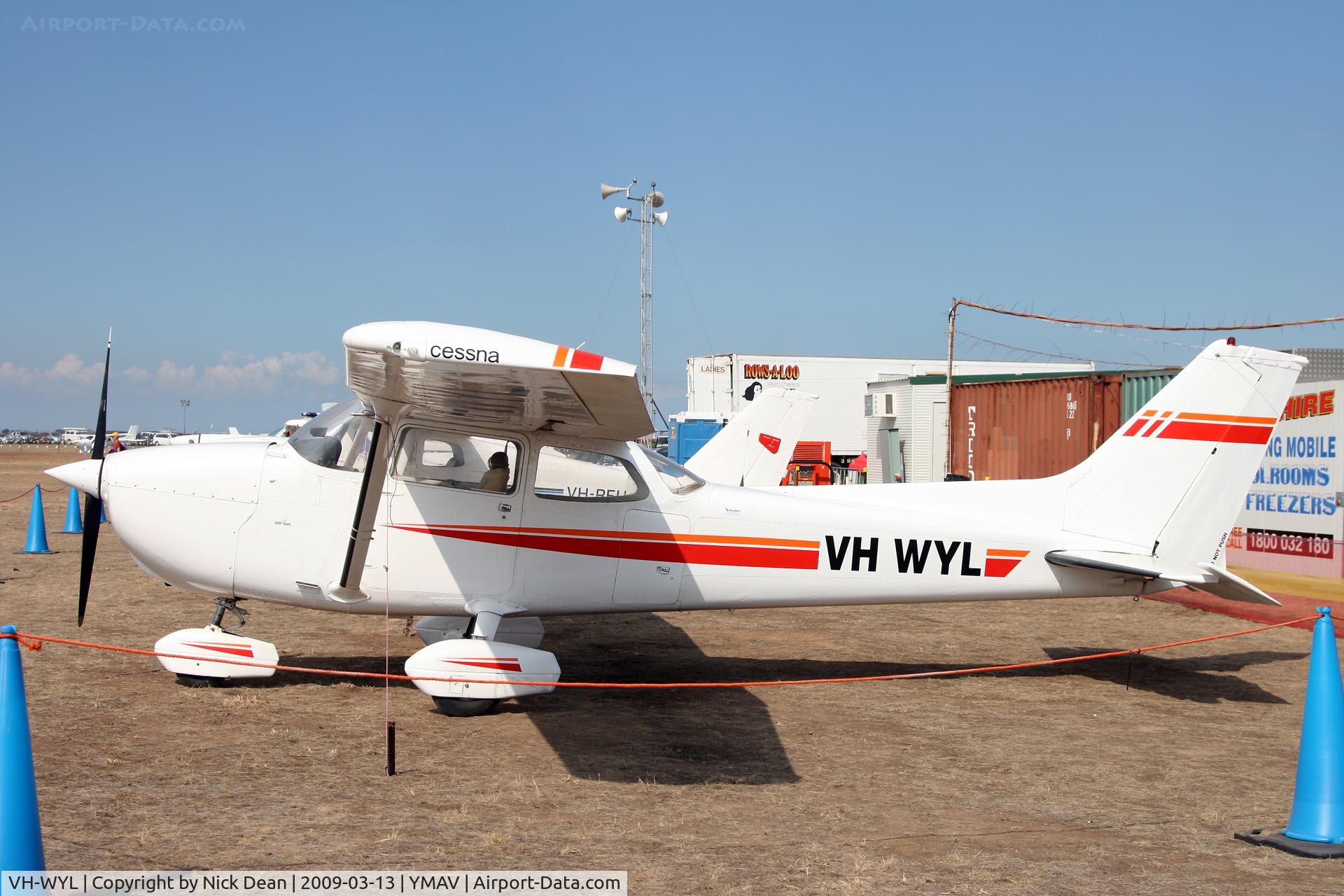 VH-WYL, 1976 Cessna 172M C/N 17266665, YMAV