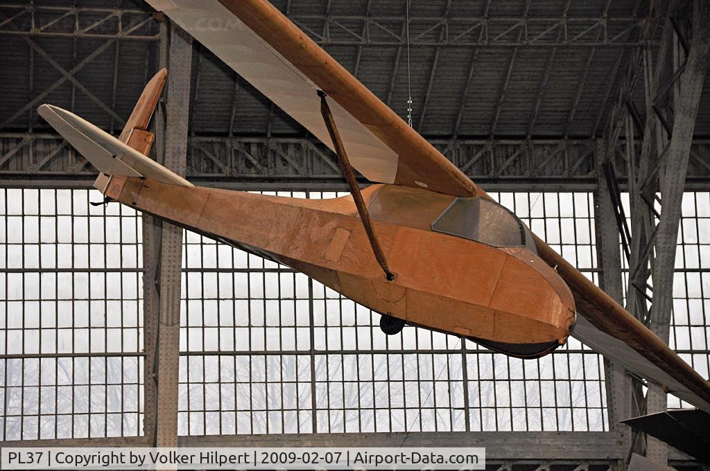 PL37, 1965 Schneider Grunau Baby III C/N 85/55, at Museum Brussels