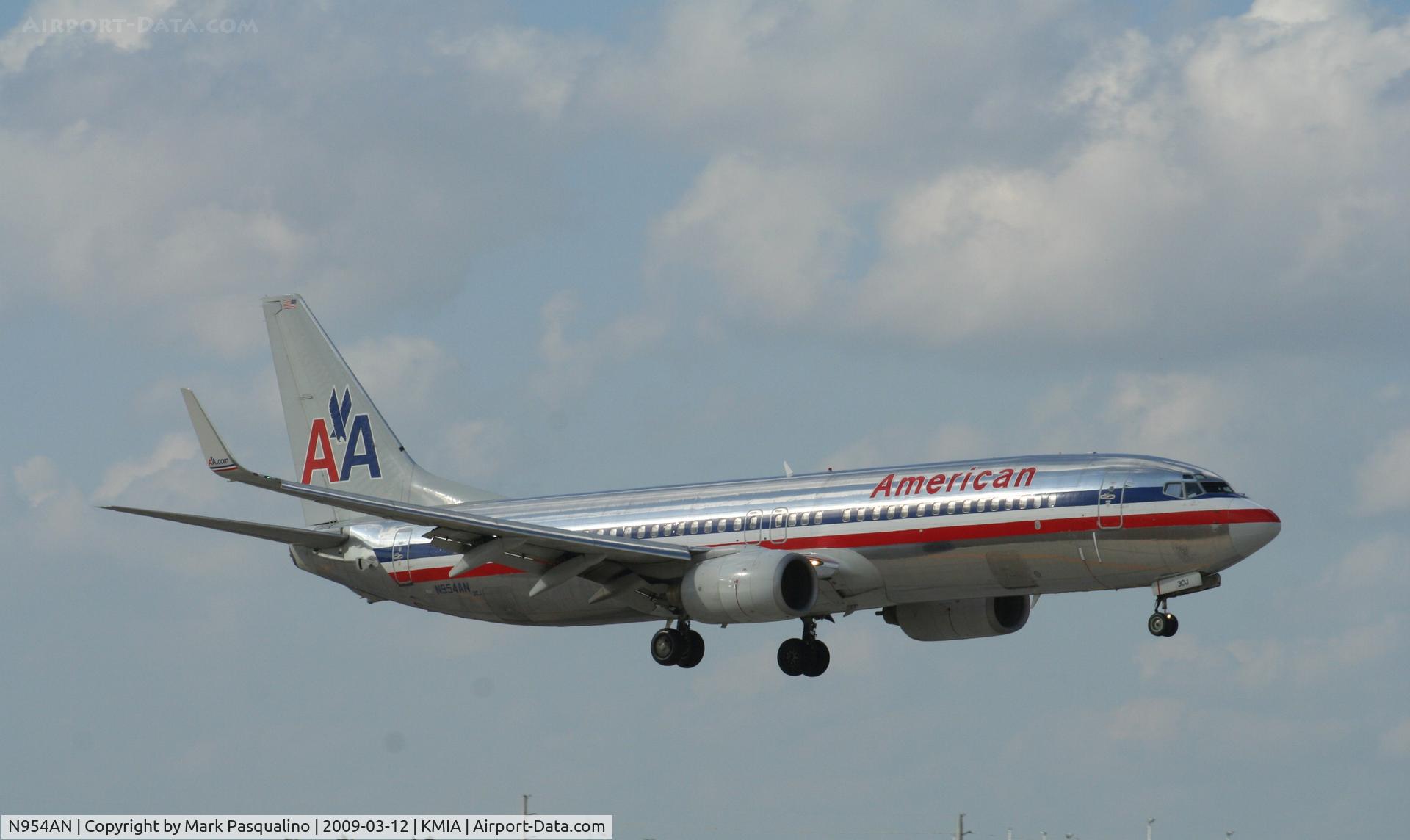 N954AN, 2001 Boeing 737-823 C/N 30089, Boeing 737-800
