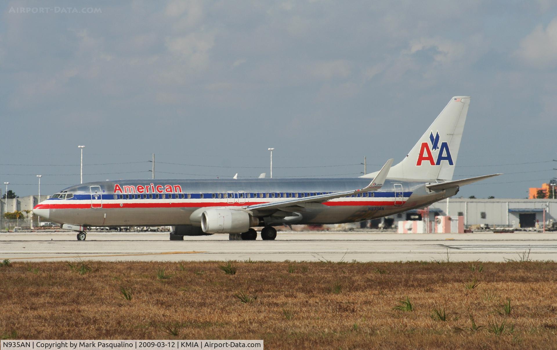 N935AN, 2000 Boeing 737-823 C/N 30081, Boeing 737-800