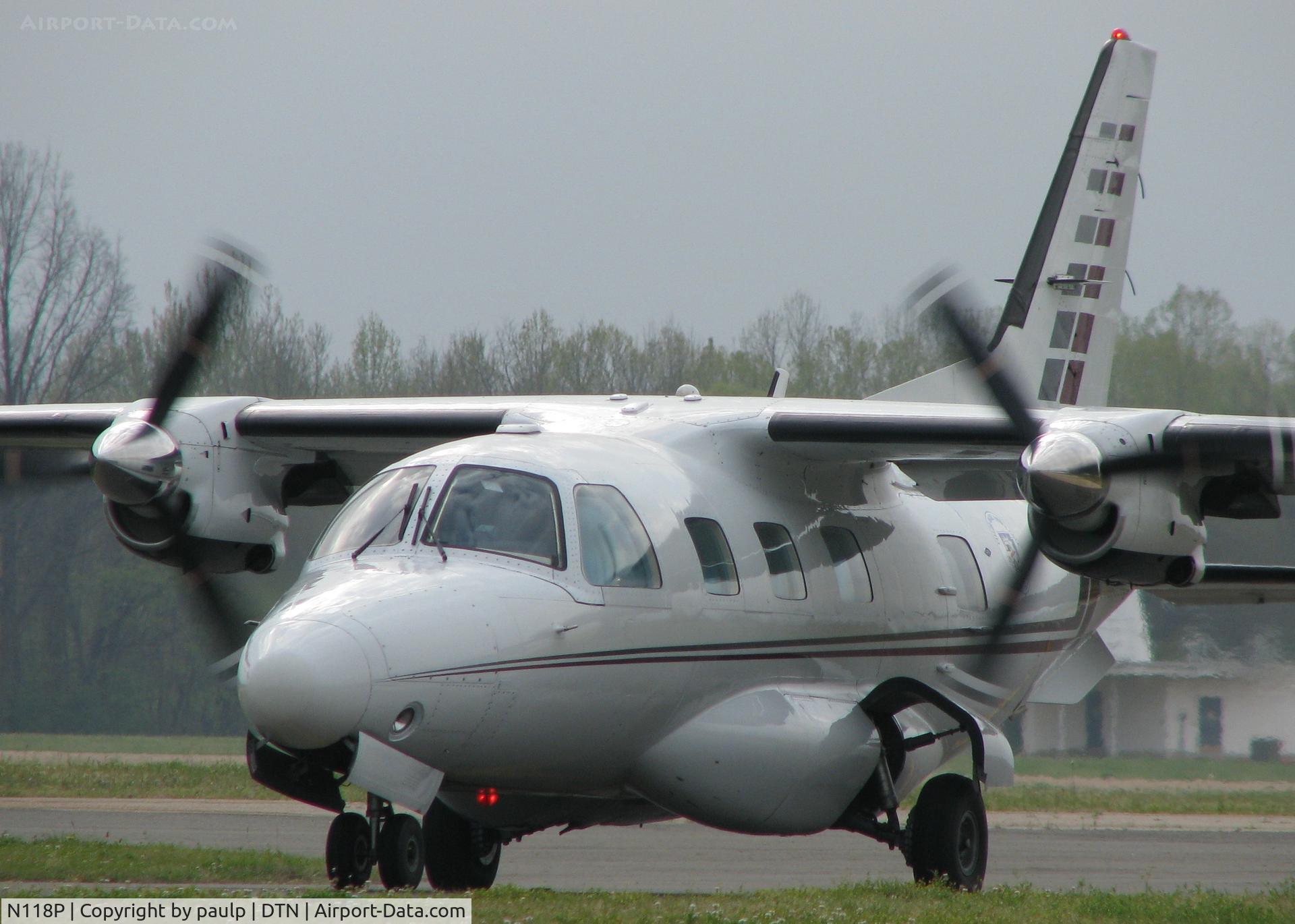 N118P, 1974 Mitsubishi MU-2B-35J C/N 646, Taxiing to runway 14 on taxiway Foxtrot at the Shreveport Downtown airport.