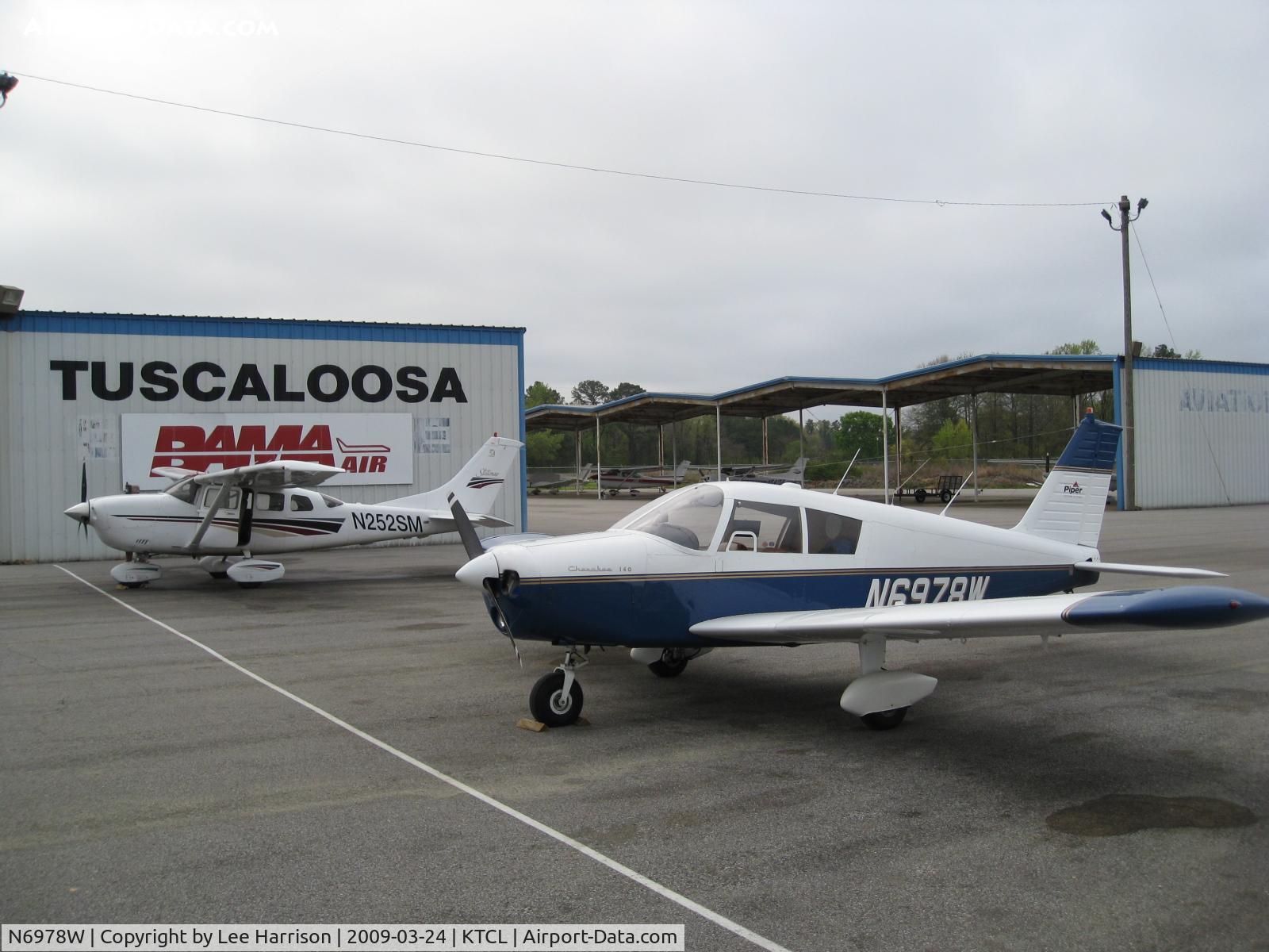 N6978W, 1965 Piper PA-28-140 C/N 28-21176, At Tuscaloosa Regional Airport (KTCL) Tuscaloosa, AL