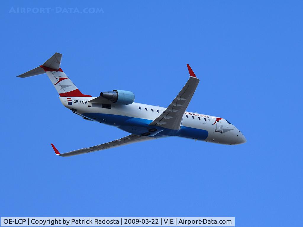OE-LCP, 2001 Canadair CRJ-200LR (CL-600-2B19) C/N 7480, Austrian Arrows CRJ taking off from RWY 32
