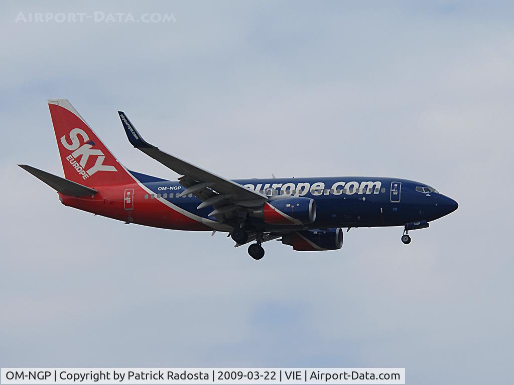 OM-NGP, 2007 Boeing 737-7GL C/N 34760, One of SkyEuropes remaining 737-700 approaching VIE RWY 34