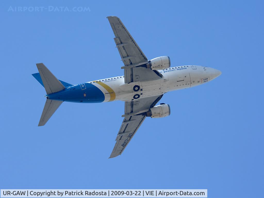 UR-GAW, 1991 Boeing 737-5Y0 C/N 24898, 737-500 of Ukraine International climbing out from VIE bounding for Ukraine