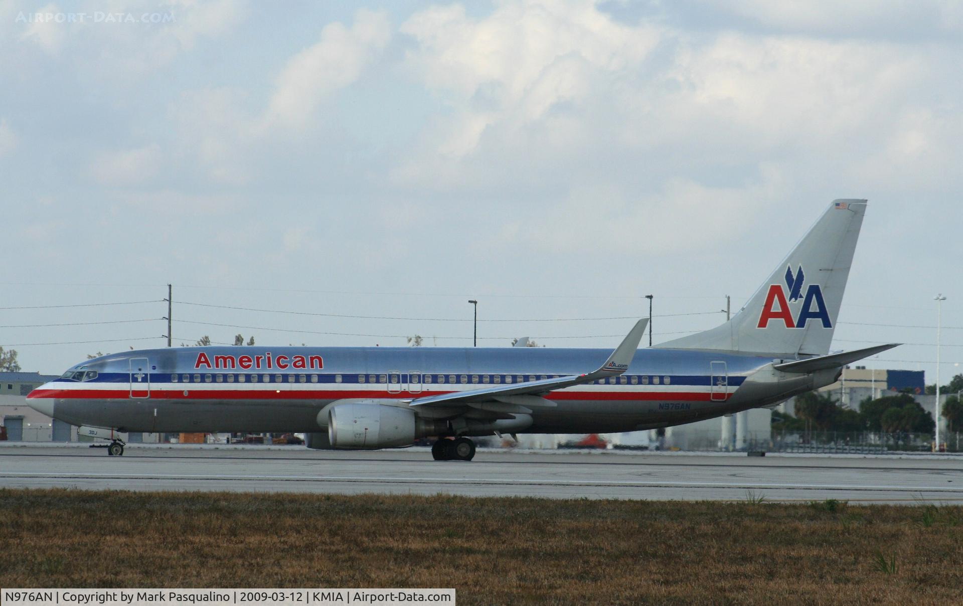 N976AN, 2001 Boeing 737-823 C/N 30099, Boeing 737-800