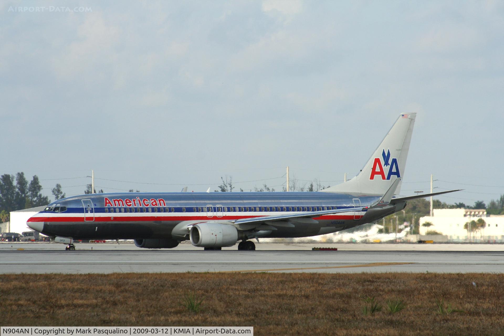 N904AN, 1999 Boeing 737-823 C/N 29506, Boeing 737-800