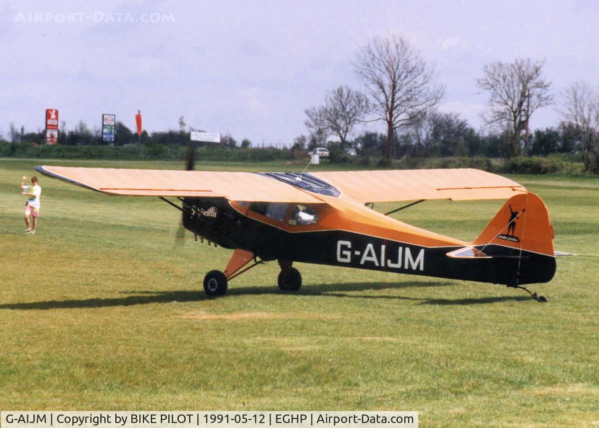 G-AIJM, 1946 Auster J-4 Archer C/N 2069, BEING DIRECTED TO THE A/C PARK