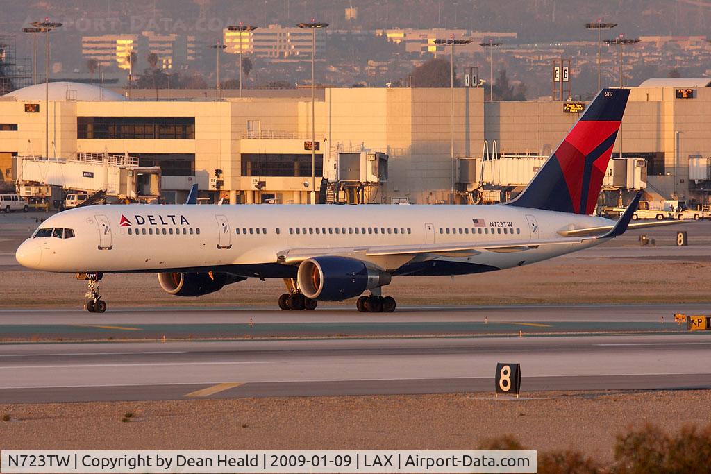 N723TW, 2000 Boeing 757-231 C/N 29378, Delta Air Lines N723TW (FLT DAL81) exitting RWY 25L after arrival from John F Kennedy Int'l (KJFK) in early evening light.