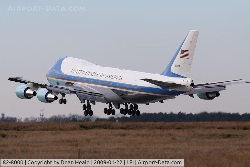 82-8000, 1987 Boeing VC-25A (747-2G4B) C/N 23824, SAM 28000 landing RWY 26. The new pilot of the 
