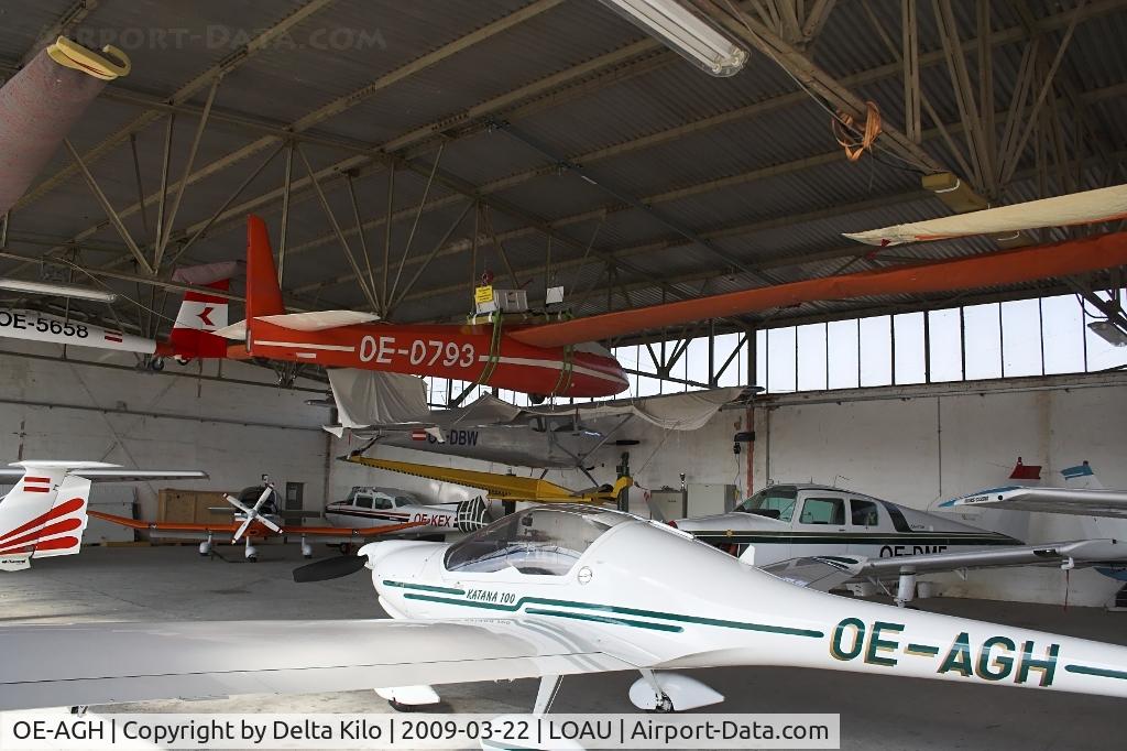 OE-AGH, 1995 HOAC DV-20 Katana C/N 20147, Hangar Stockerau