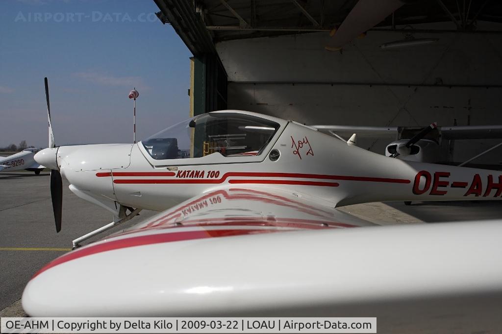 OE-AHM, HOAC DV-20 Katana C/N 20080, Hangar Stockerau