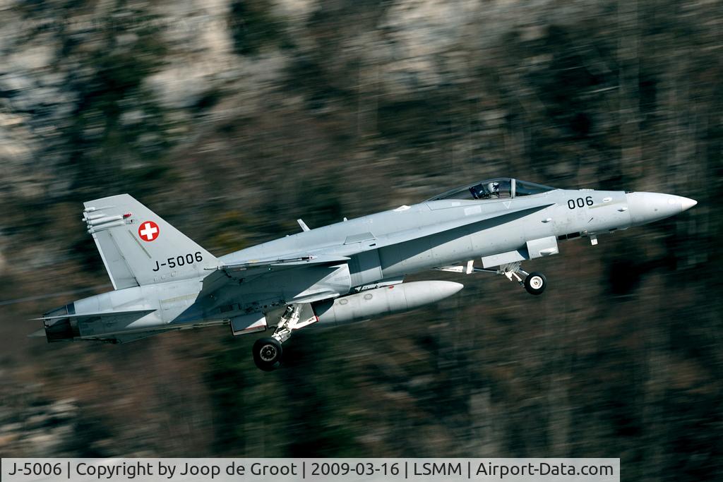 J-5006, McDonnell Douglas F/A-18C Hornet C/N 1329, Meiringen departure: low through the Aare valley.